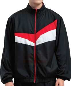 แจ็คเก็ตผ้าร่ม สีดำลายตัววีแดง-ขาว ซิปเต็มตัว คอสูง เอวจั๊ม ลุคสปอร์ตสุภาพ เหมาะเป็นแจ็คเก็ตผู้ชายสำหรับทีมงาน