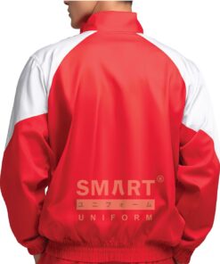 ด้านหลังสีแดงเรียบ แต่งบ่าขาวคั่นเทา โทนสปอร์ตสะอาดตา คอจีน ชายเอวสม็อค สวมสบายตลอดวัน