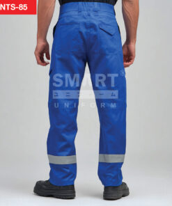 กางเกงช็อปช่างสีน้ำเงินสด มุมหลัง กระเป๋าหลังคู่ แถบสะท้อนแสงปลายขา งานยูนิฟอร์ม