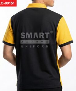 มุมหลังเสื้อโปโลยูนิฟอร์มสีดำตัดแขนสีเหลือง คอปกสีเหลือง ปลายแขนมีขอบสีดำ ทรงทีมงานใช้งานจริง ถ่ายสตูดิโอพื้นหลังสีอ่อน