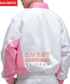 แจ็คเก็ต ด้านหลังสีขาวแทรกแผงชมพู คอสูง เอวจั๊ม กระชับสวมสบาย ลุคสปอร์ตสะอาดตา