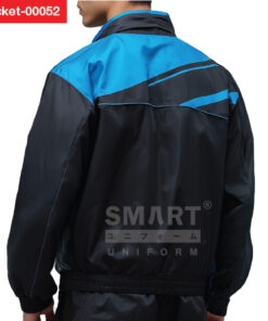 ด้านหลังดำตัดบ่าน้ำเงิน เสริมเส้นไลน์เฉียงต่อเนื่อง ดูสปอร์ตสะอาดตา คอสูง ชายเอวสม็อค สวมสบายทั้งวัน