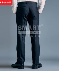 กางเกงทำงานผู้ชายสีกรมท่า มุมมองด้านหลัง ทรงตรงเรียบหรู มีกระเป๋าหลังแบบเรียบร้อย เหมาะกับการแต่งกายทางการในสำนักงานและชุดยูนิฟอร์มบริษัท
