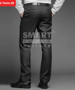 กางเกงทำงานผู้ชายสีดำ มุมมองด้านหลัง ดีไซน์เรียบพร้อมกระเป๋าหลังทรงสุภาพ ทรงเข้ารูปพอดีตัว เหมาะสำหรับชุดพนักงานบริษัทและการแต่งกายทางธุรกิจ